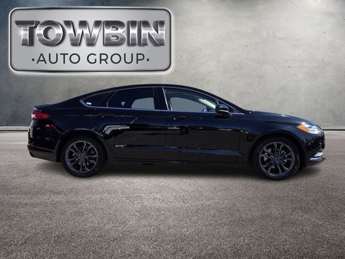 Used 2018 Ford Fusion SE w/ Equipment Group 201A FWD image 3