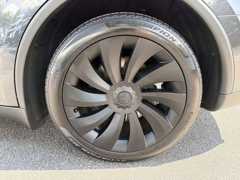 Used 2026 Tesla Model Y Long Range AWD/4WD image 11