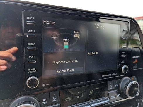 Used 2021 Toyota Highlander XLE AWD/4WD image 25