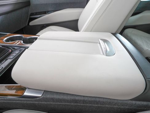 Used 2026 Cadillac Escalade Platinum Luxury w/ LPO, Floor Liner Package AWD/4WD image 31