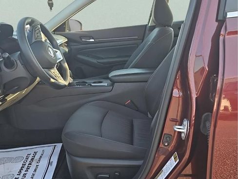 Used 2025 Nissan Altima 2.5 SV FWD image 9