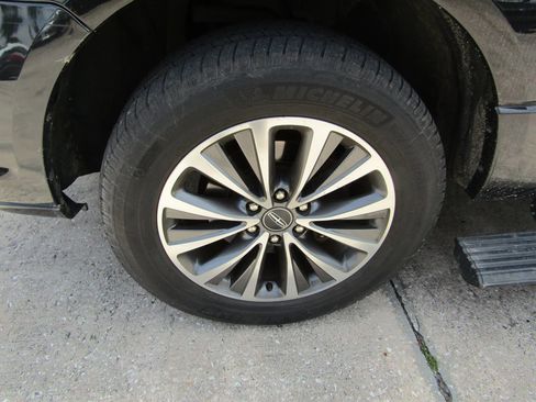 Used 2015 Lincoln Navigator 2WD image 16