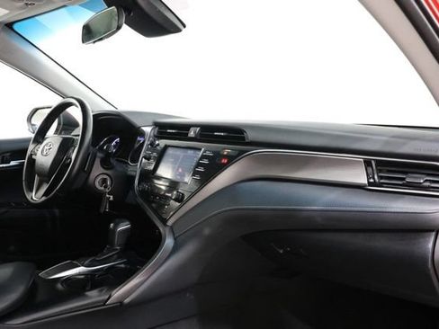 Used 2019 Toyota Camry SE FWD image 16