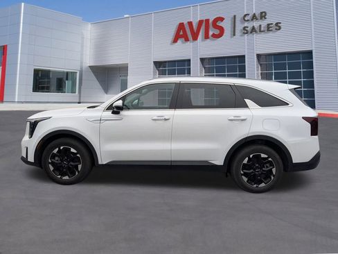 Used 2024 Kia Sorento S image 2