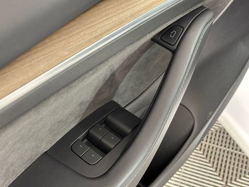 Used 2023 Tesla Model 3 Standard Range image 37