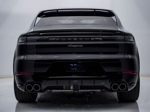 Certified 2025 Porsche Cayenne Coupe image 10