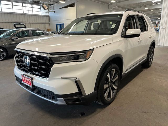 Used 2024 Honda Pilot Touring image 8