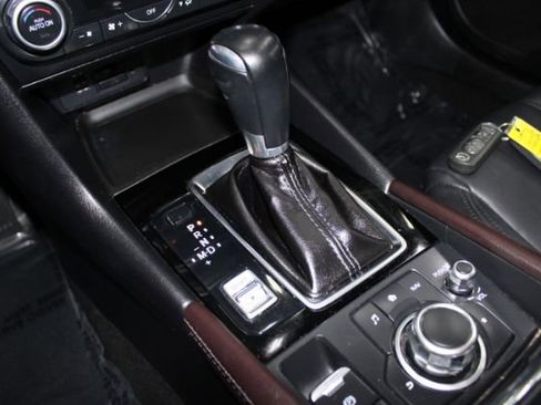 Used 2018 MAZDA MAZDA3 Touring image 13