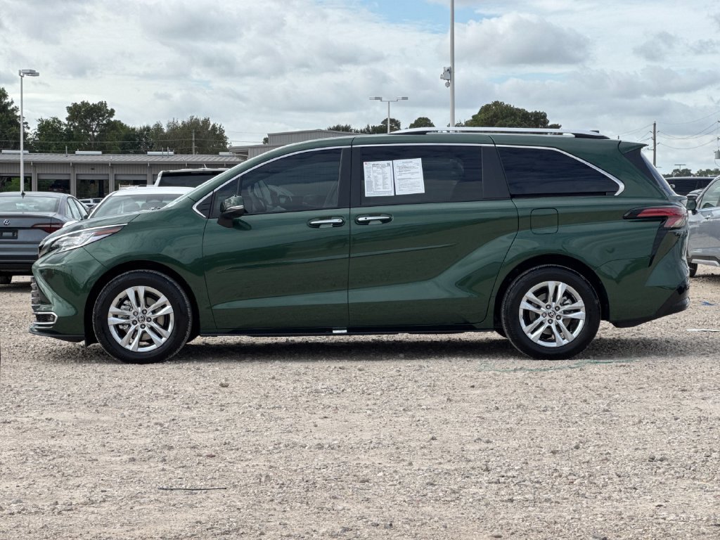 Used 2026 Toyota Sienna Limited AWD/4WD image 3
