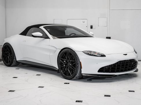 Used 2023 Aston Martin V8 Vantage Roadster image 36