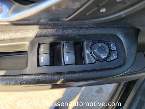 Used 2024 GMC Terrain SLE w/ Elevation Edition image 15