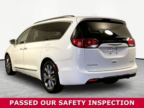 Used 2018 Chrysler Pacifica Limited w/ Tire & Wheel Group FWD image 4