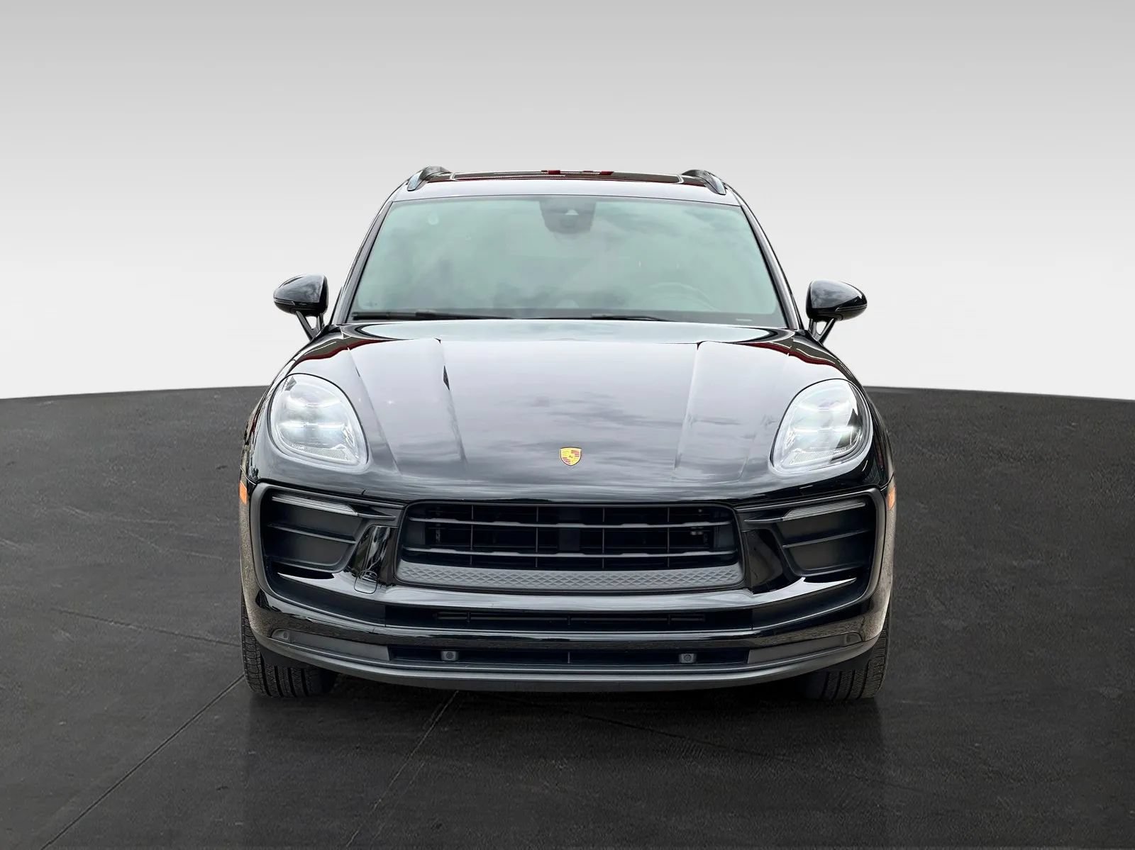 Used 2022 Porsche Macan AWD/4WD image 2