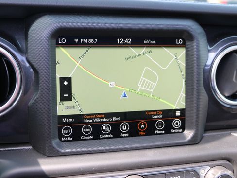 Used 2023 Jeep Wrangler Unlimited Sahara image 19