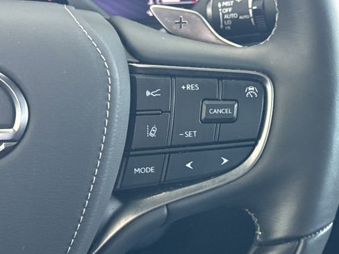 Used 2023 Lexus LS 500h AWD w/ Luxury Package image 37