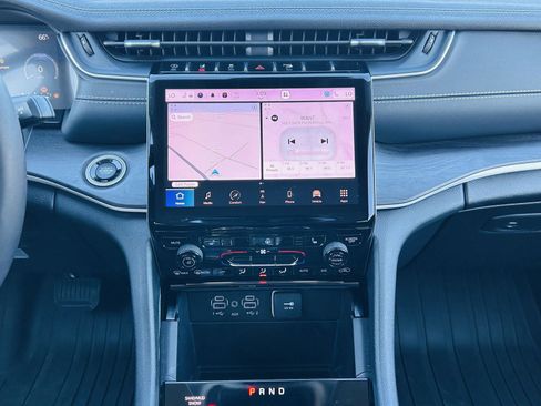 Used 2023 Jeep Grand Cherokee L Limited w/ Black Appearance Package image 22