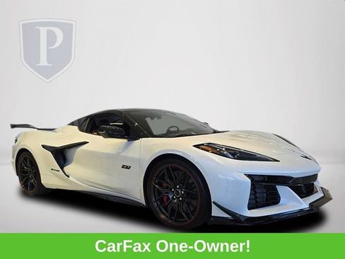 Certified 2023 Chevrolet Corvette Z06 w/ Z07 Performance Package RWD image 2