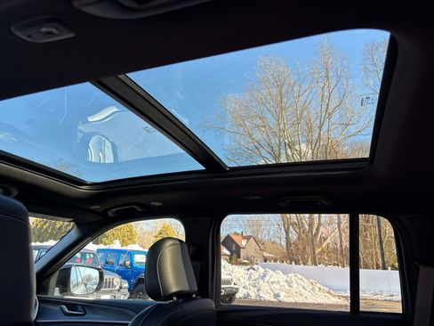 New 2025 Jeep Grand Cherokee Limited image 9