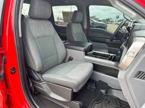 Used 2023 Ford F250 XLT w/ FX4 Off-Road Package AWD/4WD image 24