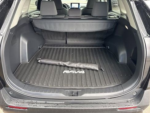 Used 2024 Toyota RAV4 XLE image 31