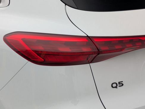 Used 2025 Audi Q5 Premium Plus w/ Premium Plus AWD/4WD image 18