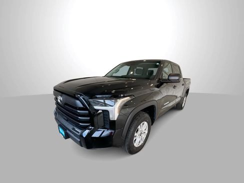 Used 2023 Toyota Tundra SR5 w/ SR5 Convenience Package AWD/4WD image 4