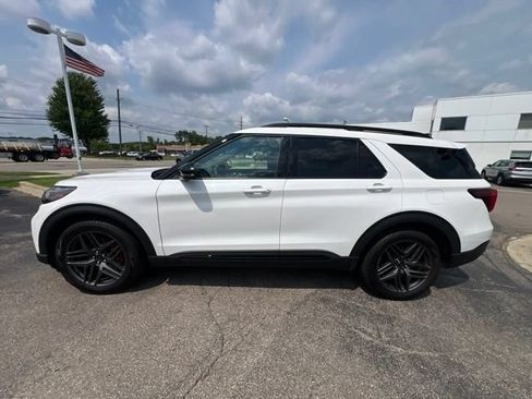 Used 2025 Ford Explorer ST w/ Sun And Sound Package AWD/4WD image 9