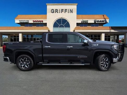 Used 2023 GMC Sierra 1500 SLT w/ SLT Premium Plus Package AWD/4WD image 3