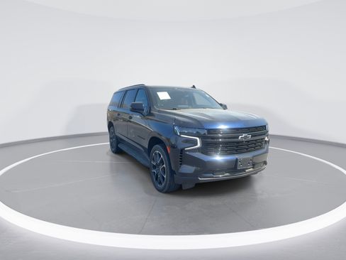Used 2024 Chevrolet Suburban RST w/ Luxury Package image 2