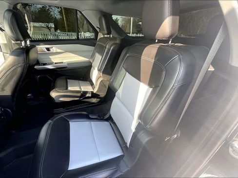 Used 2022 Ford Explorer XLT w/ Equipment Group 202A image 28