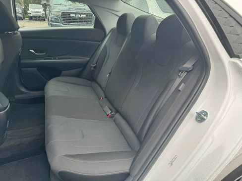 Used 2026 Hyundai Elantra SE FWD image 7