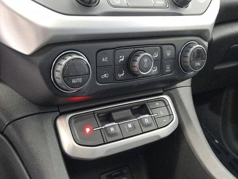 Used 2022 GMC Acadia SLT w/ Technology Package AWD/4WD image 28