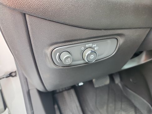 Used 2022 Chevrolet Equinox LS w/ LS Convenience Package image 25