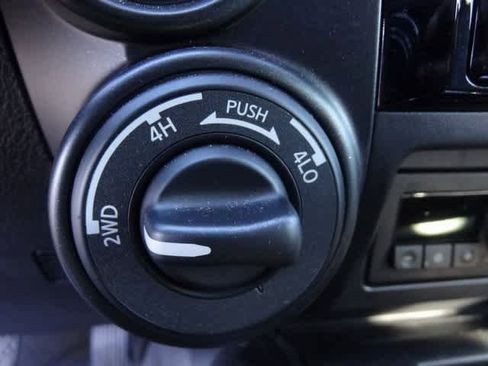 Used 2021 Nissan Titan PRO-4X w/ Pro-4x Convenience Package image 20