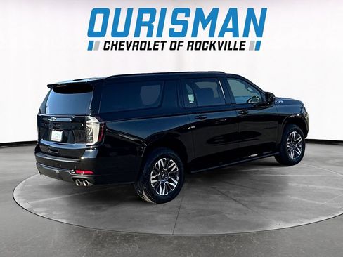 Used 2026 Chevrolet Suburban Z71 w/ Comfort Package AWD/4WD image 6