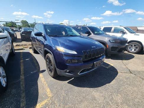 Used 2016 Jeep Cherokee Limited w/ Luxury Group AWD/4WD image 5