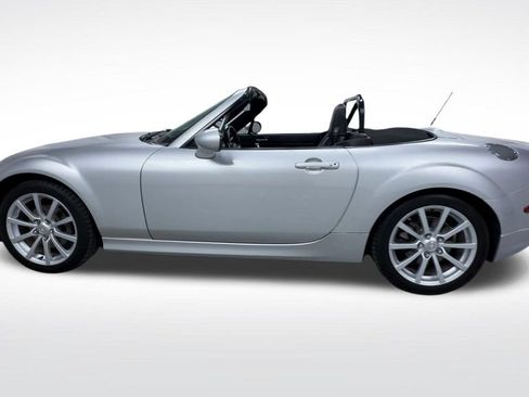 Used 2006 MAZDA MX-5 Miata Grand Touring w/ Premium Pkg RWD image 5