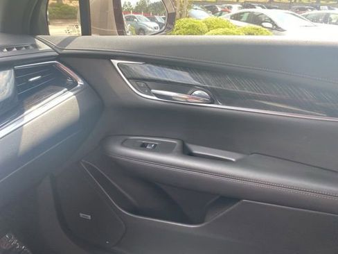 Used 2022 Cadillac XT6 Premium Luxury image 36
