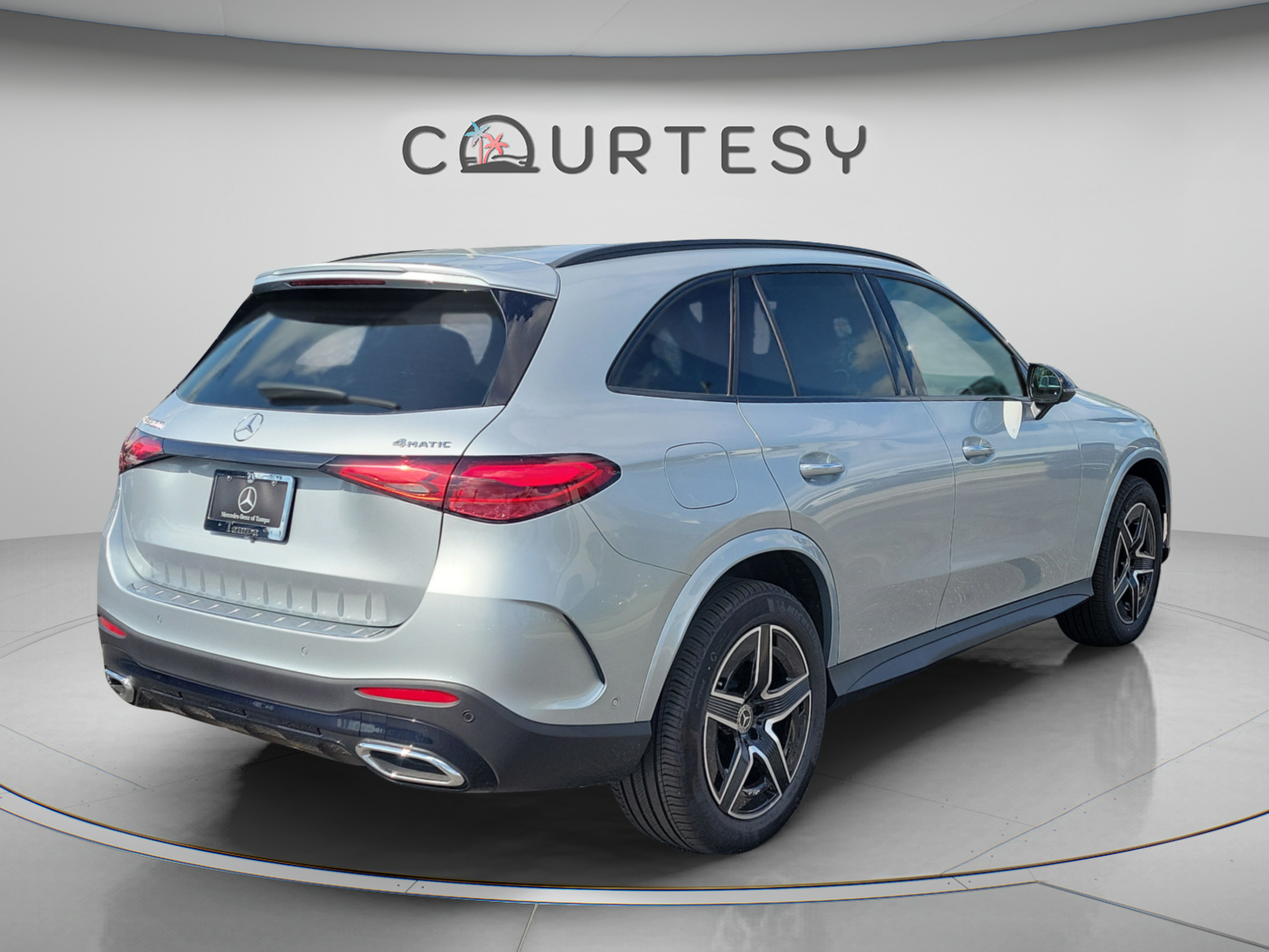 Used 2026 Mercedes-Benz GLC 300 4MATIC image 3
