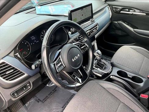 Used 2022 Kia Seltos S FWD image 14