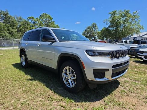 Certified 2022 Jeep Grand Cherokee L Laredo w/ Luxury Tech Group I RWD image 1
