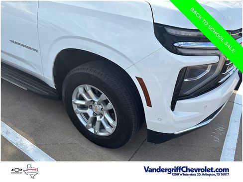 Used 2025 Chevrolet Suburban LT RWD image 4