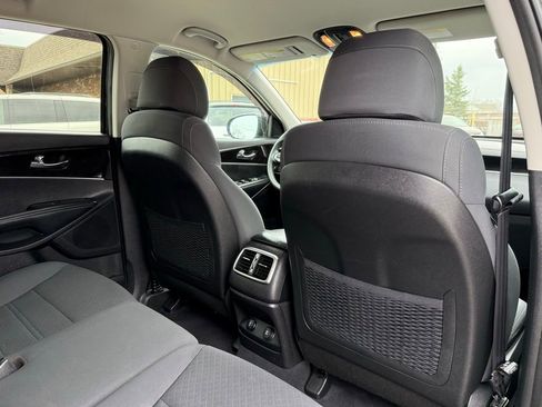 Used 2017 Kia Sorento LX image 14