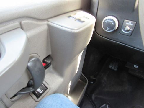 Used 2016 Chevrolet Express 2500 RWD image 39