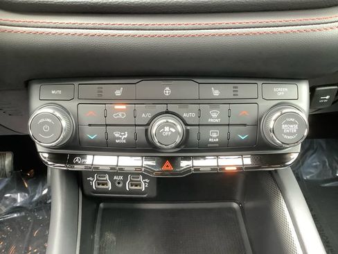 Used 2025 Dodge Durango GT AWD/4WD image 21