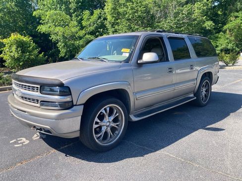 Used 2001 Chevrolet Suburban LT w/ LT Preferred Equipment Group image 2