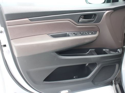 Used 2019 Honda Odyssey EX image 10