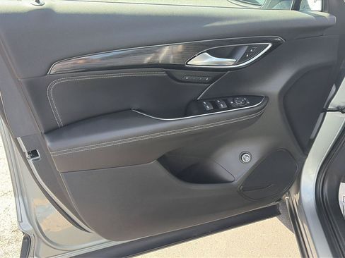 Used 2023 Buick Envision Essence AWD/4WD image 9