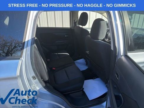 Used 2014 Mitsubishi Outlander ES image 28