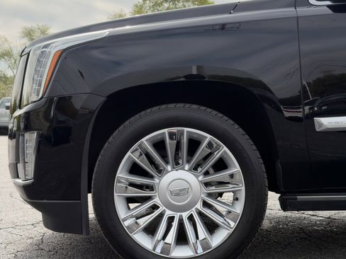 Used 2016 Cadillac Escalade Platinum image 19